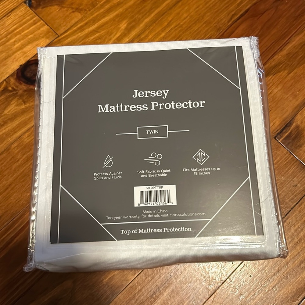 NIB Jersey Twin Mattress Protector